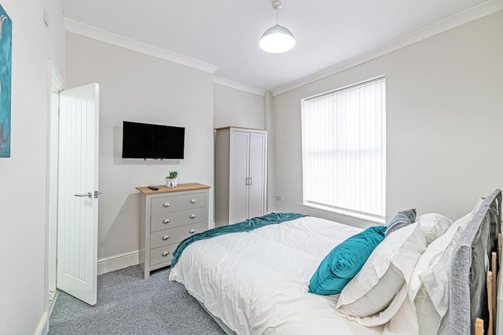 Luxury 5 Bedroom Holiday Home Within Prescot Exterior foto