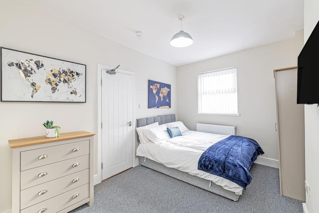 Luxury 5 Bedroom Holiday Home Within Prescot Exterior foto