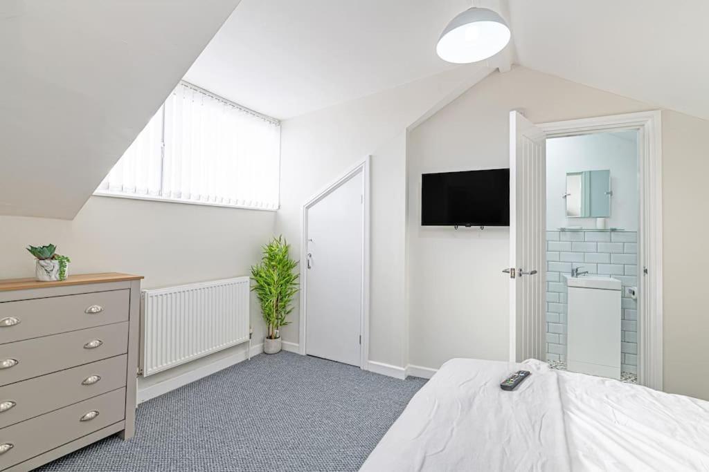 Luxury 5 Bedroom Holiday Home Within Prescot Exterior foto