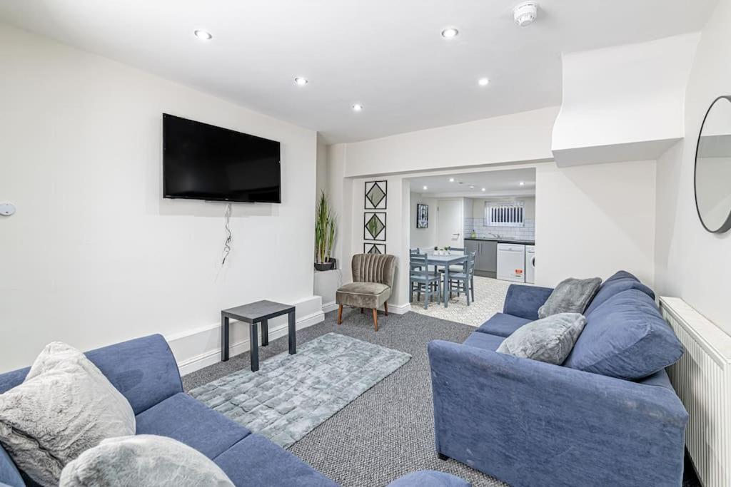 Luxury 5 Bedroom Holiday Home Within Prescot Exterior foto